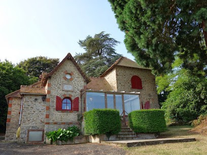 Les Charmettes : Gîte De Charme Avec Piscine Au Calme Pleine Nature Dans La Creuse, Gîte à Bussière-Dunoise