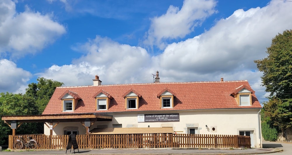 GITE LE GEVOT - Nuitée EV6 tout confort, Gîte à Orchamps