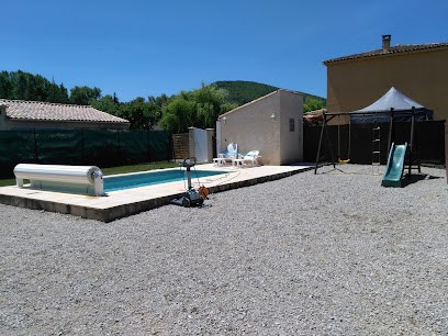 Gite le figuier avec piscine privée chauffée, Gîte à Dauphin
