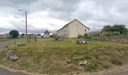 La Grange Aux Hirondelles, Gîte à Chaliers