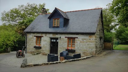 Magourou Holiday Cottages, Gîte à Rostrenen