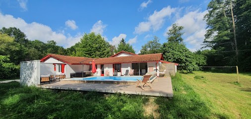 GITE MENDI URA, Gîte à Saint-Pée-sur-Nivelle