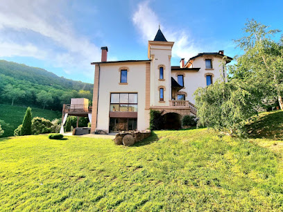 Le Chateau De La Brally, Gîte à Yzeron
