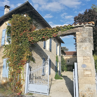 Les Champs De L'oume, Gîte à Saint-Ciers-sur-Bonnieure
