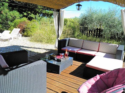 Gites Des Pierres Blanches, Gîte à Saint-Michel-d'Euzet