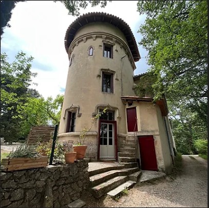 Gîte De La Tour Du Saffre : Gite De Groupe 25 Personnes, Piscine, Tennis, Proche Plages à Mimet Bouches-du-Rhône, PACA, Gîte à Mimet