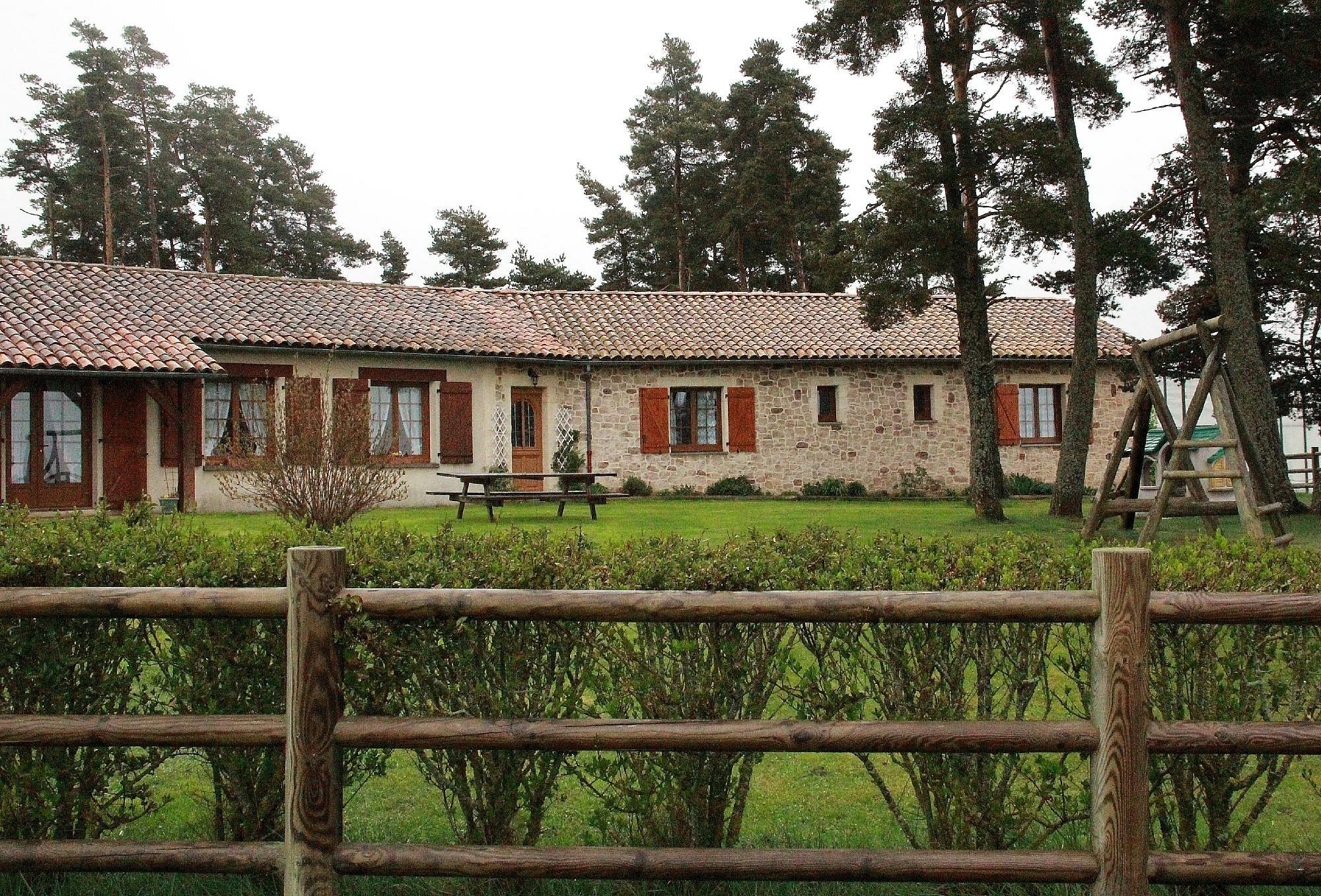 Auberge Les Volpilières - Gîte, Chambres & table d'hôtes, Gîte à Ruynes-en-Margeride