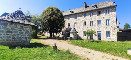 Gite La Belle Ecole (L'escola Polida), Gîte à Entraygues-sur-Truyère