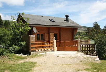 Chalet Le Bonheur, Gîte à Saint-Sauveur-Camprieu