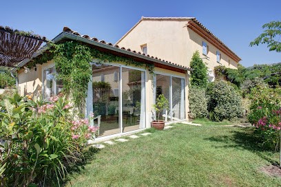 La Bastide Des Grandes Terres à Mérindol, Gîte à Mérindol