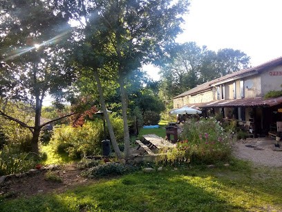 La Source Et Sorciere, Gîte aux Ilhes