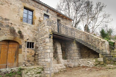 Les Pierres D'Eugène - Gite Avec 2 Chambres (5 Pers), Gîte à Champeix