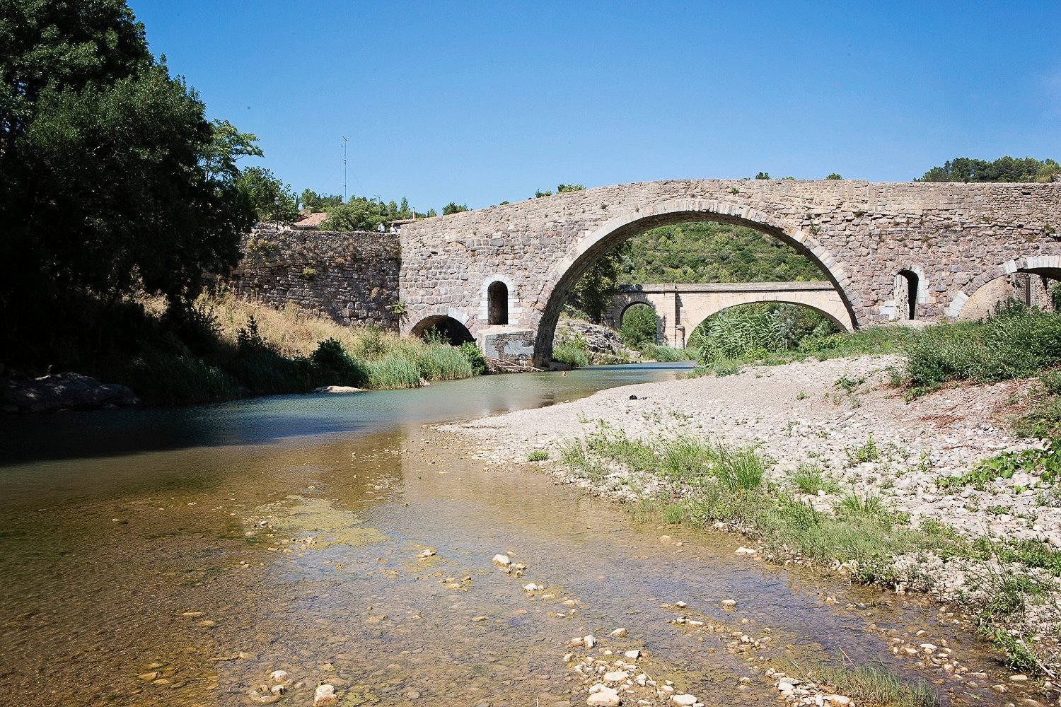 Riverside Penthouse Lagrasse from 90€ per night, Gîte à Lagrasse