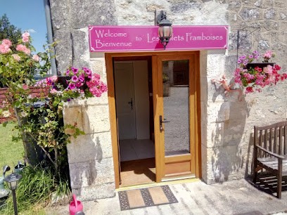 Les Volets Framboises, Gîte à La Rochebeaucourt-et-Argentine