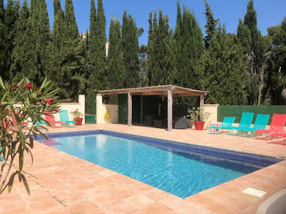 Domaine De Poulharies : Gîte Avec Piscine À Carcassonne, Gîte De Groupe, Séminaire, Au Bord Du Canal Du Midi, Dans L'aude Gîte à Carcassonne