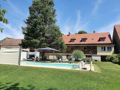 Gîte Mes P'tits Loups 8 p. Piscine privée chauffée-Spa-Sauna-Piano, Gîte à Cussy-les-Forges