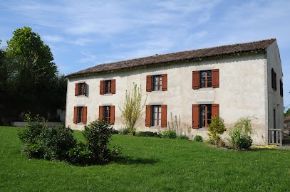 Le Refuge De Théoline, Gîte à Lathus-Saint-Rémy