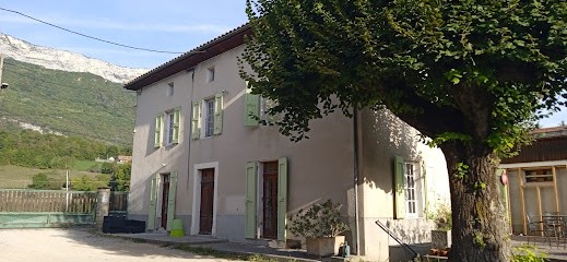 AUPRES DE NOS ARBRES, Gîte à Varces-Allières-et-Risset
