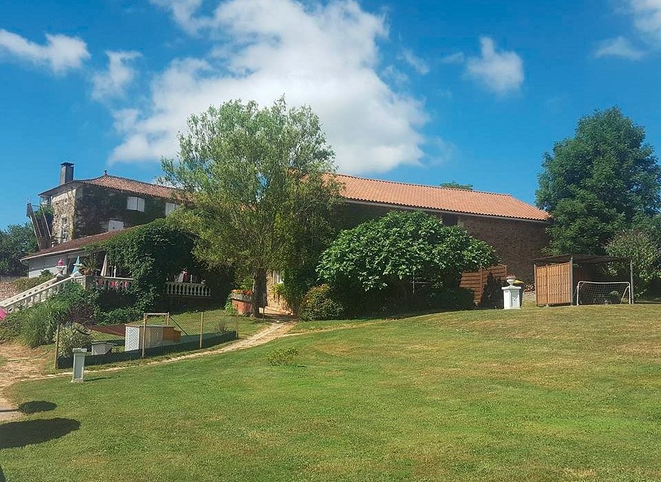 Gîte de GROUPE Périgord Le domaine de Maumont, Gîte à Milhac-de-Nontron