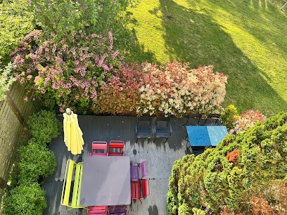 Le Jardin d'Inès / L'Appart d'Eliot Gîtes à Montferrand le château - proche Besançon Micropolis - Hopital Minjoz, Gîte à Montferrand-le-Château