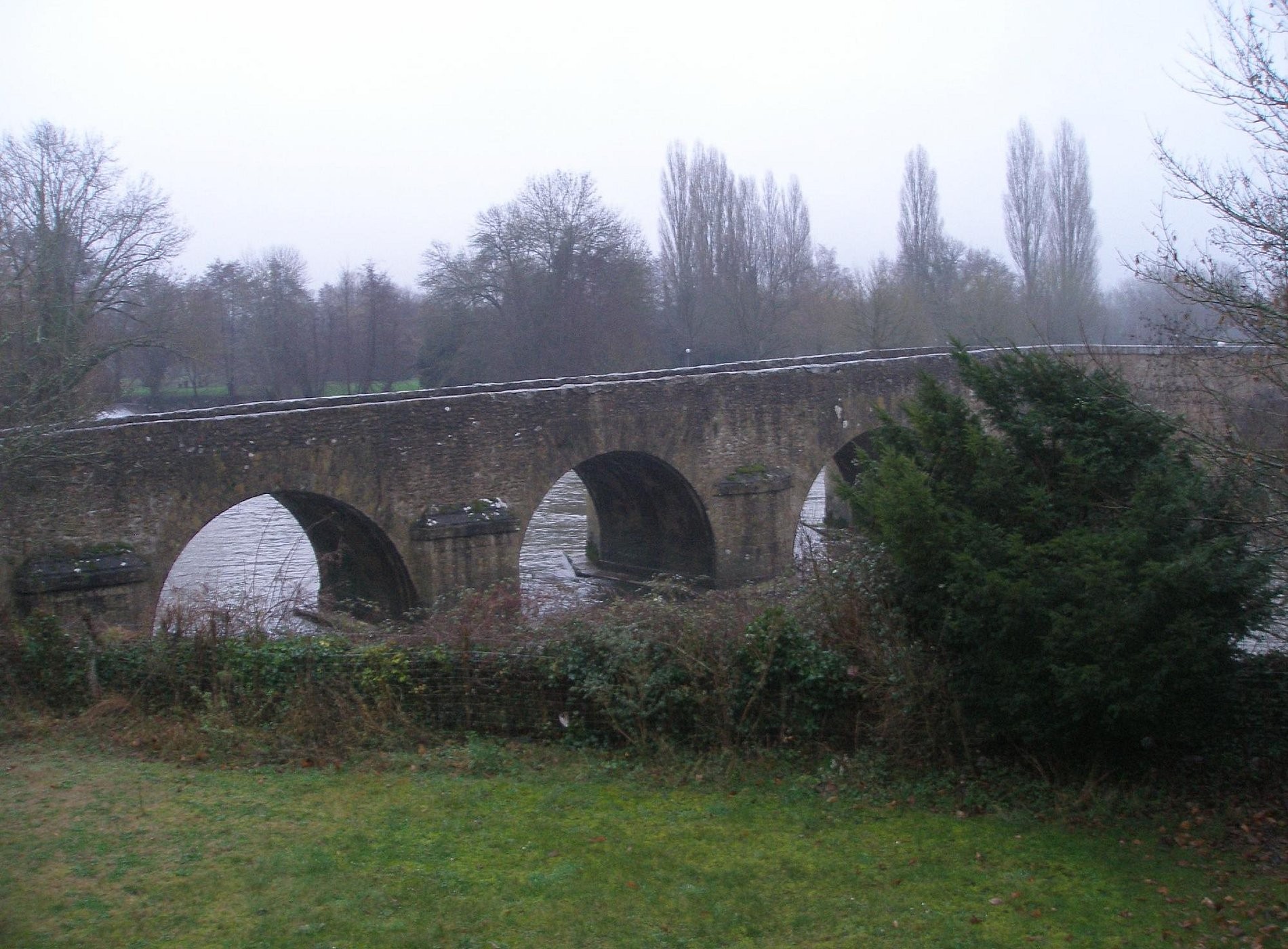 Le pont romain - Gîtes de France, Gîte à Montfort-le-Gesnois