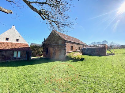 La Ferme Des 30 ( Gîte De 30 Personnes), Gîte à Neuville-en-Avesnois