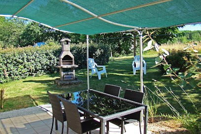 SARL La Maison En Pierre / Le Hameau Des Cardenals, Gîte à Salviac