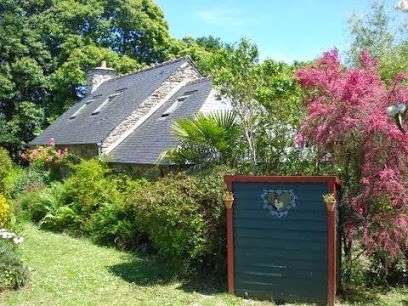 Cottages and Gypsy Caravan Kéraléguen, Gîte à Guimaëc