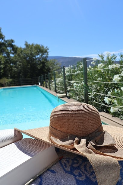 Les Patios Secrets - Gîte Murmure de Bois, Gîte à Mollans-sur-Ouvèze
