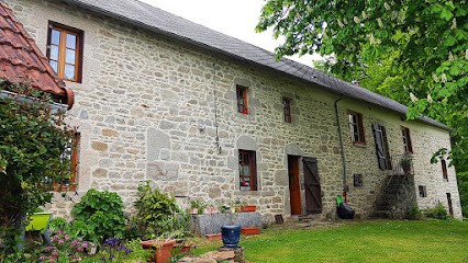 Le Logis De L'Abeille Noire, Gîte à Condat-en-Combraille