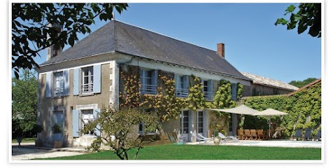 The Abode By The Courtyard, Gîte à Romagne
