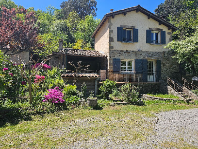 Location Saisonnière Gite Jaujac La Maison"Coudon " Gîte à Jaujac