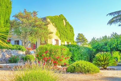 Domaine de Conillieres - Gîtes & chambres d'hôtes avec piscine, Gîte à Saint-Maximin-la-Sainte-Baume