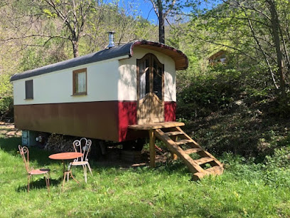 La Roulotte De Lola, Gîte à Escaro