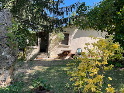 La Petite Maison Dans Le Jardin, Gîte à Bournazel