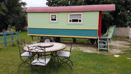 Roulotte Framboise, Gîte à Anché