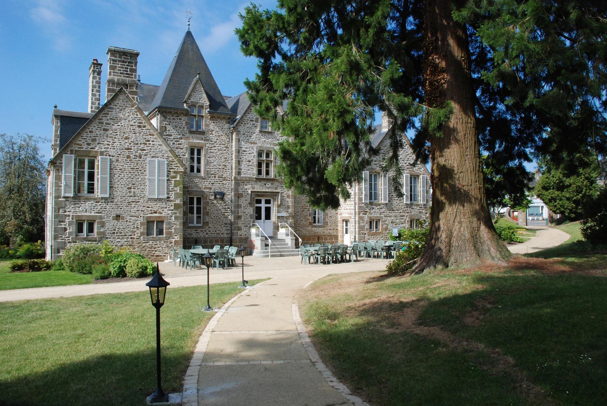 Château Du Bourg, Gîte à Saint-Denis-de-Gastines