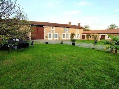 Domaine L'Orée des Bois, Gîte à Celle-Lévescault