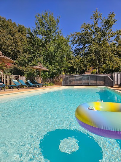 Village de la Combe - Location de chalets à Domme en Périgord Noir - Piscine chauffée et couverte, Gîte à Domme