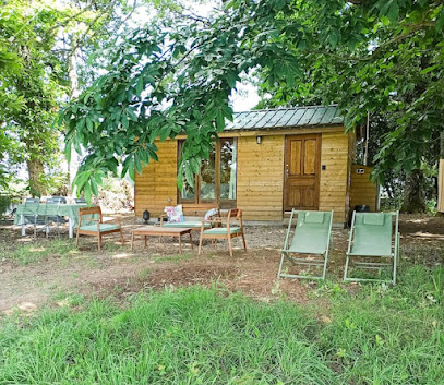 La Cabane Du Bonheur - À L'ombre Des Chênes, Gîte à Saint-Julien-le-Pèlerin