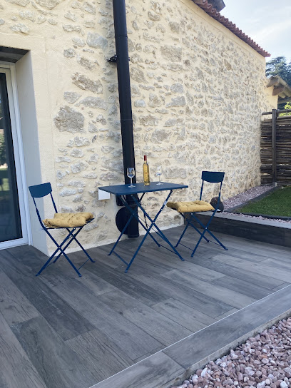 Gîte L'ancien Chai : Gîte En Campagne, Au Calme Pour 2 Personnes, Proche Saint-Émilion Et Bordeaux, En Gironde, Gîte à Laroque