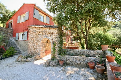Les Restanques du Dolmen, Gîte à Cabasse