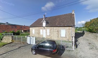 la maison du capitaine, 1 rue du Parc, Commarin, Gîte à Commarin