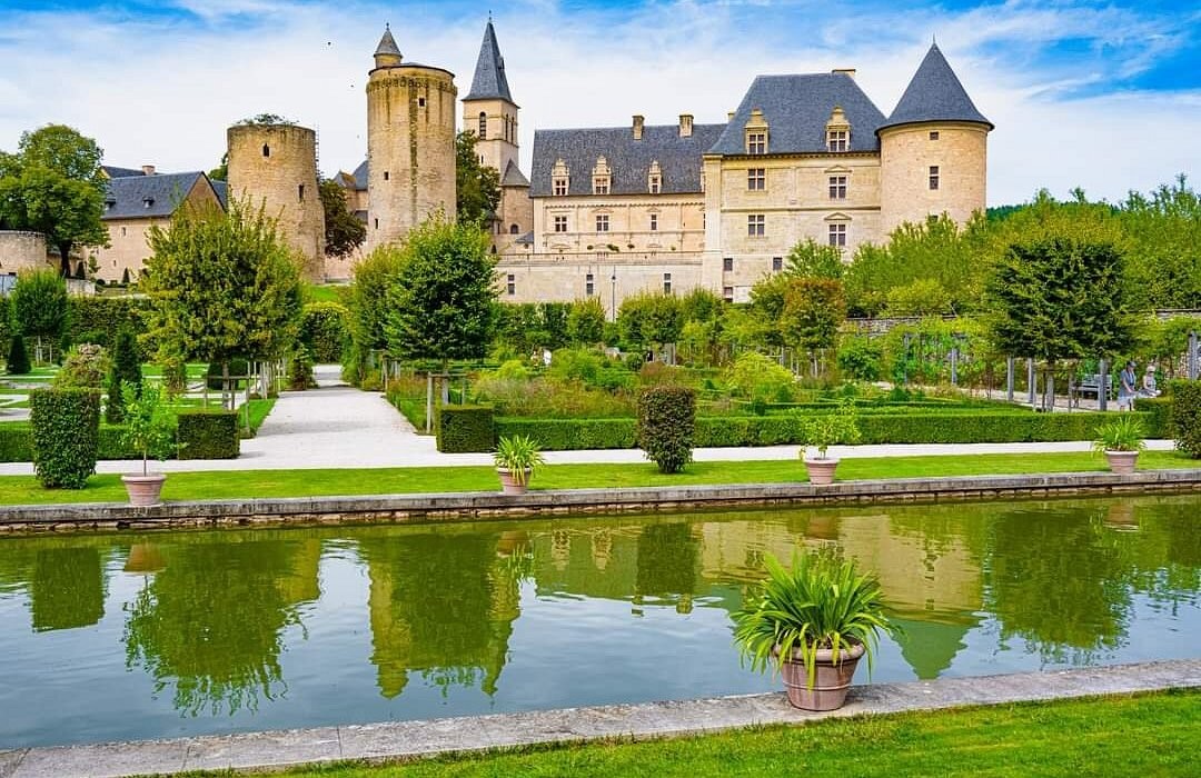 Les Gîtes Du Roc : Location Gîtes à La Campagne Avec Spa Privé Et Piscine Chauffée, Au Coeur De L'Aveyron, Gîte à Bournazel