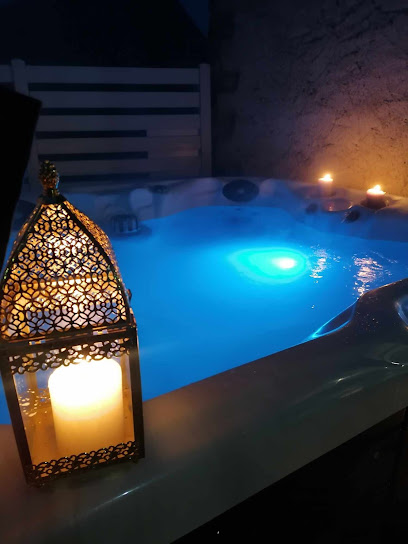Gite En Pierre Le Mas Et Son Jacuzzi Annuel, Gîte à Brassac