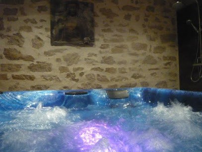 GÎTES & BIEN-ETRE : 2 Gîtes avec cheminée & jacuzzi ; 1 chalet avec un sauna - Région Lacs & Cascades, ski, Haut-Jura., Gîte à Saint-Laurent-en-Grandvaux