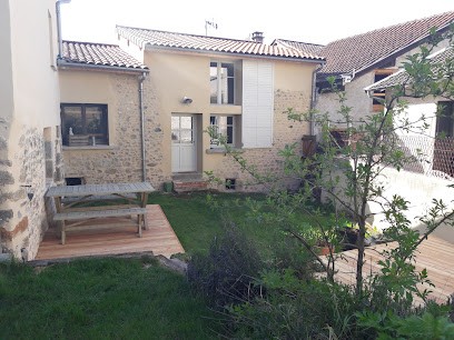 L'Atelier De La Maison Longue, Gîte à Châteldon