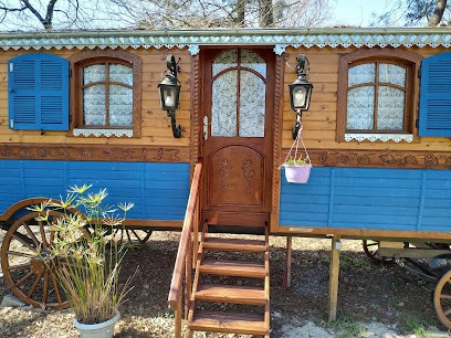 Les Roulottes Vesta, Gîte à Léognan