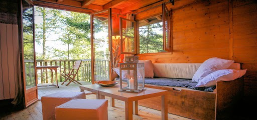 Domaine Oz'Arbres : Cabanes et hébergements insolites dans les arbres, Gîte à Prats-de-Mollo-la-Preste