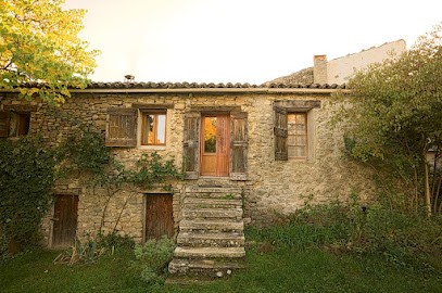 Les Magnans - Association Longo Mai, Gîte à Pierrerue